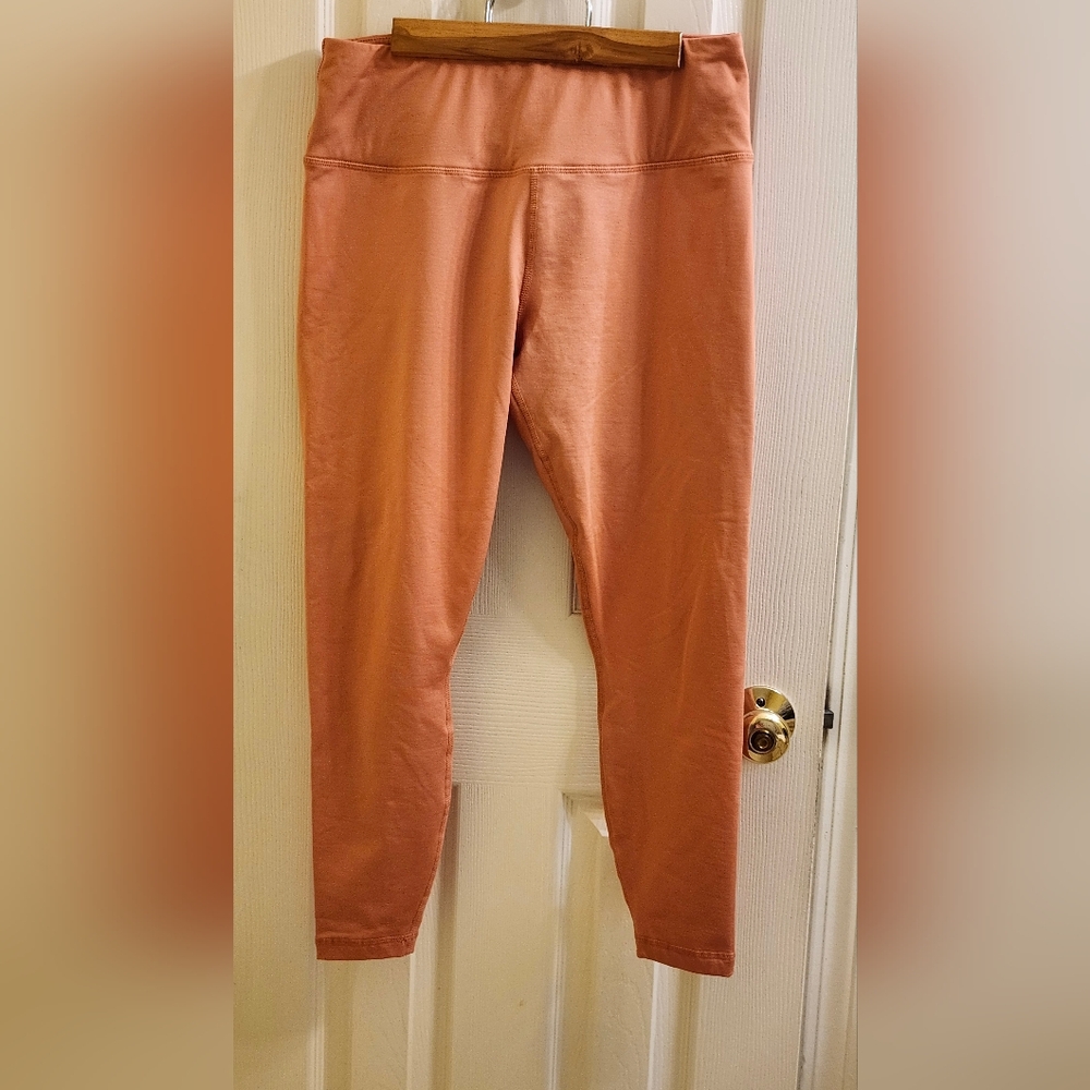 Zelos Warm Peach Color Leggings. Size Large.